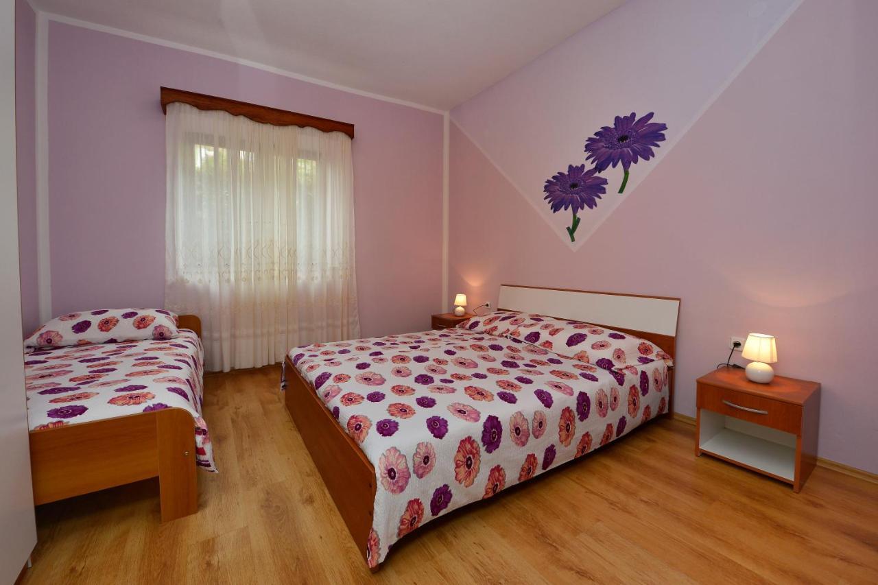 Apartments Ella Пореч Екстер'єр фото