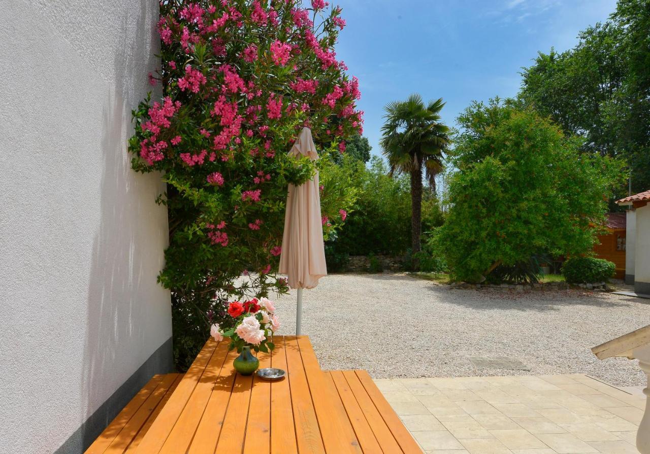 Apartments Ella Пореч Екстер'єр фото
