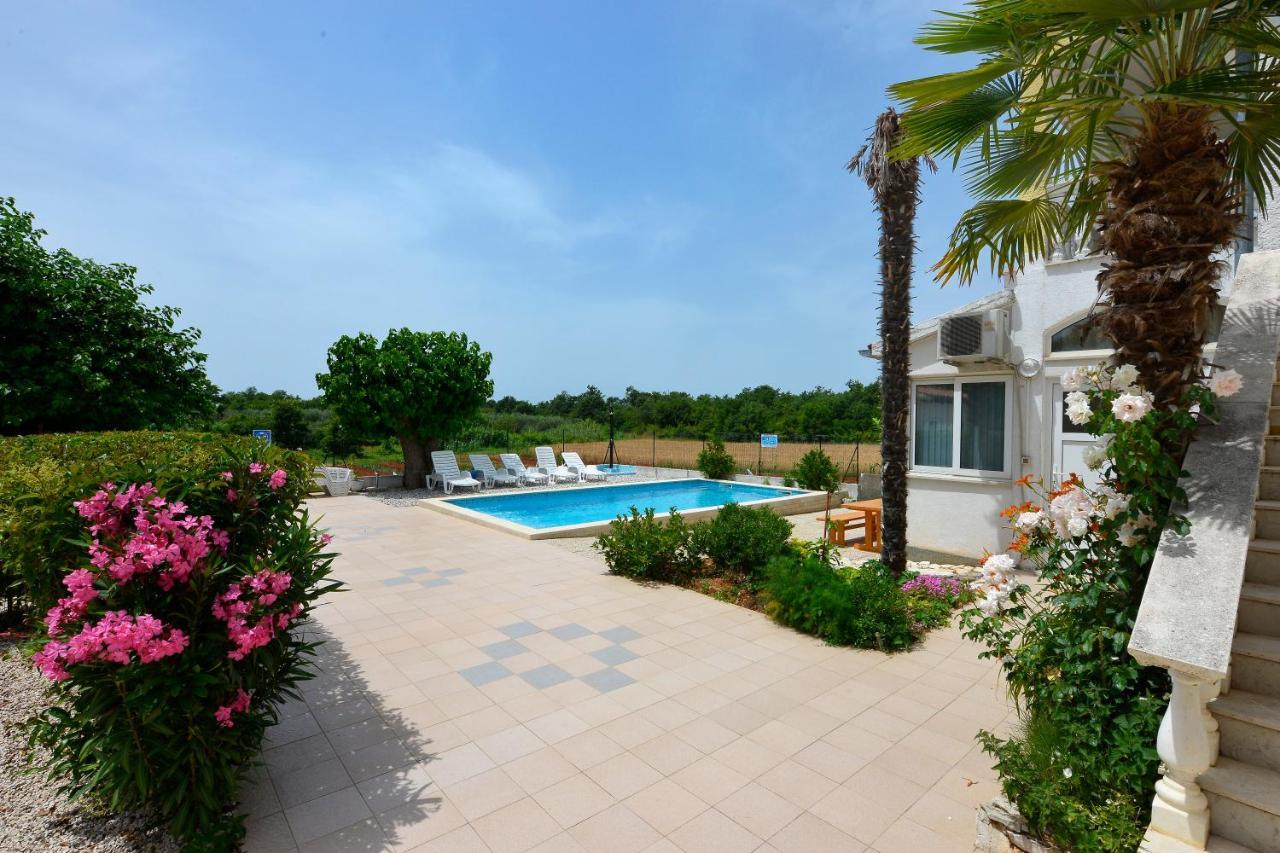 Apartments Ella Пореч Екстер'єр фото