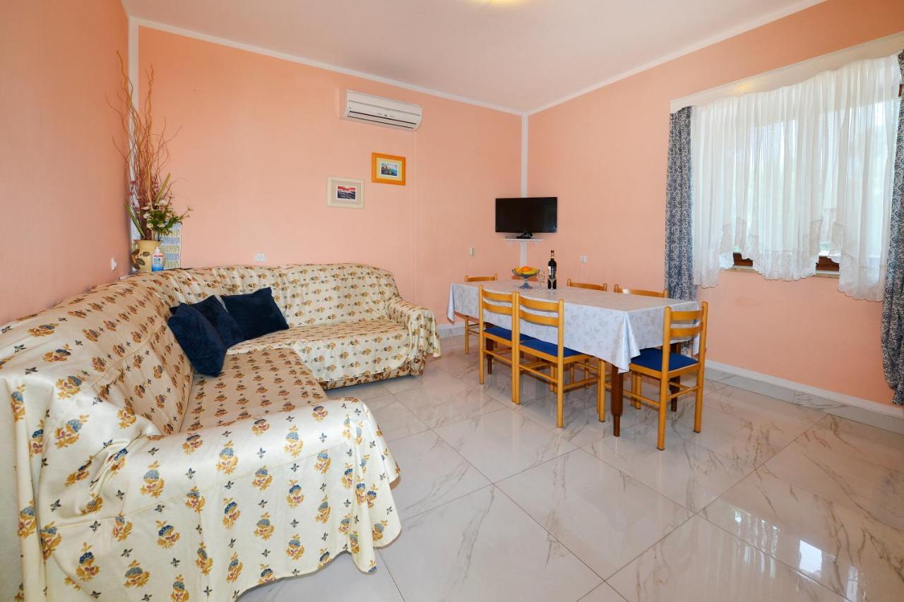Apartments Ella Пореч Екстер'єр фото