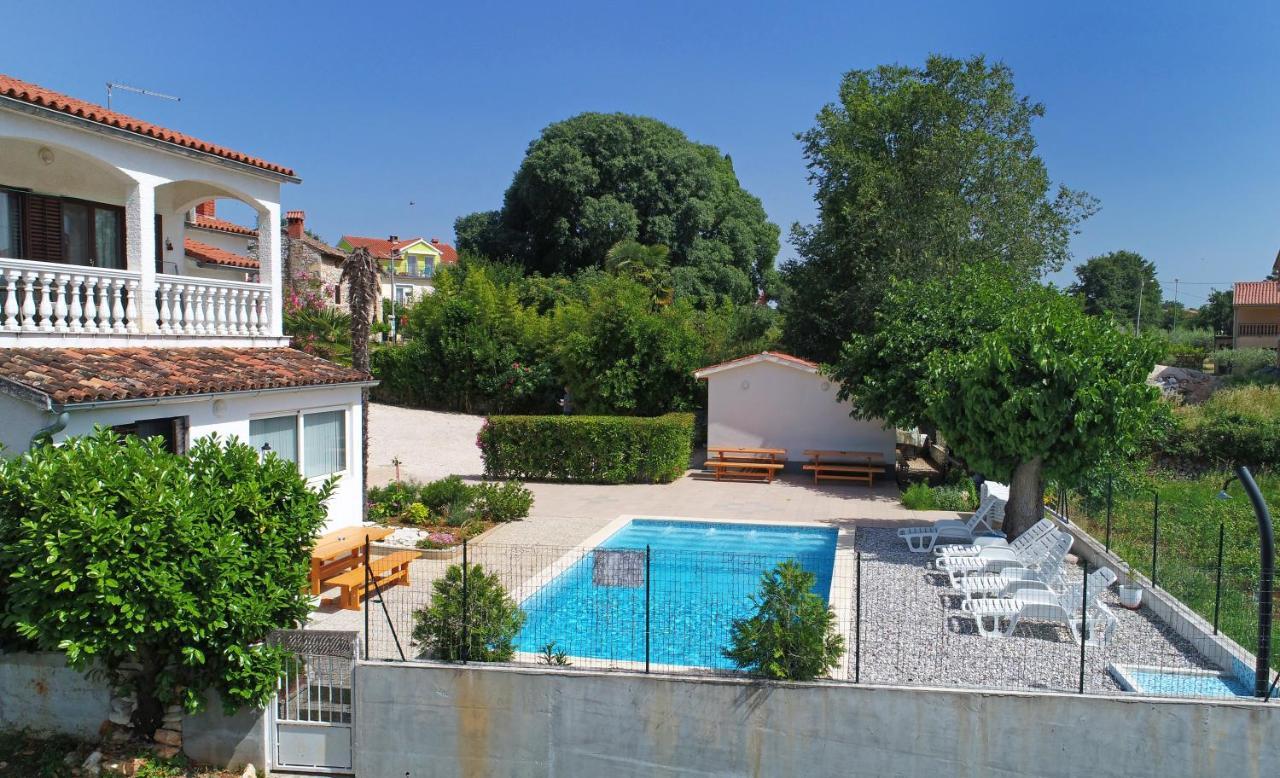 Apartments Ella Пореч Екстер'єр фото