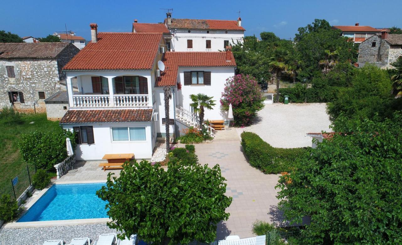 Apartments Ella Пореч Екстер'єр фото