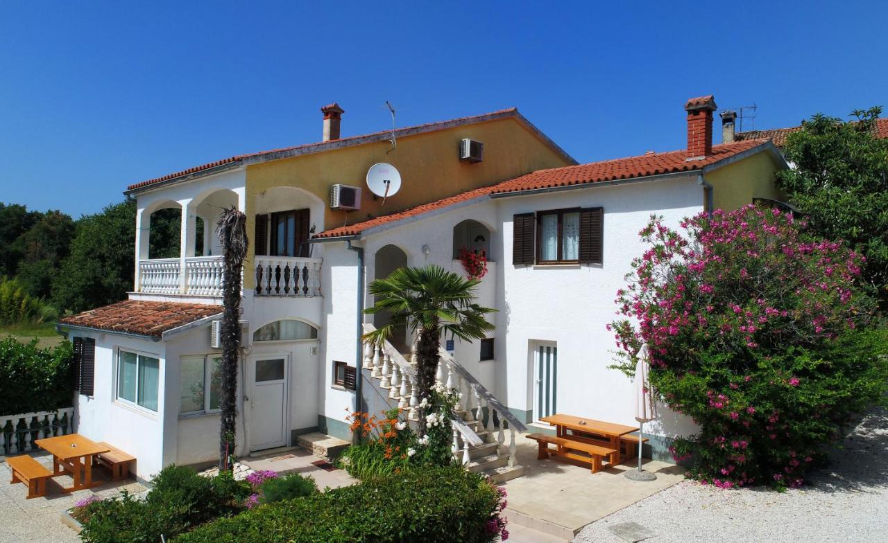 Apartments Ella Пореч Екстер'єр фото