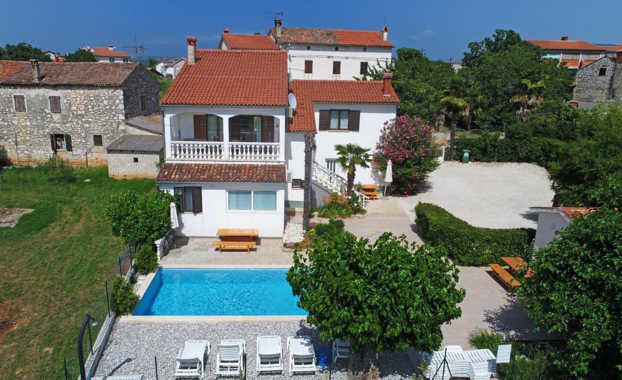 Apartments Ella Пореч Екстер'єр фото
