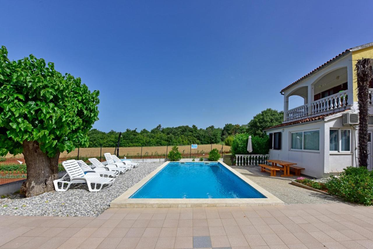 Apartments Ella Пореч Екстер'єр фото