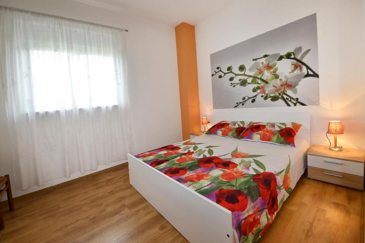 Apartments Ella Пореч Екстер'єр фото