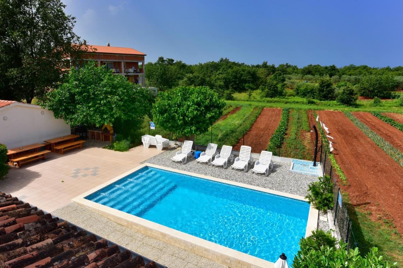 Apartments Ella Пореч Екстер'єр фото