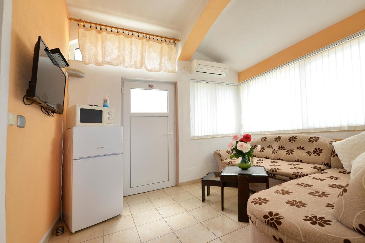 Apartments Ella Пореч Екстер'єр фото