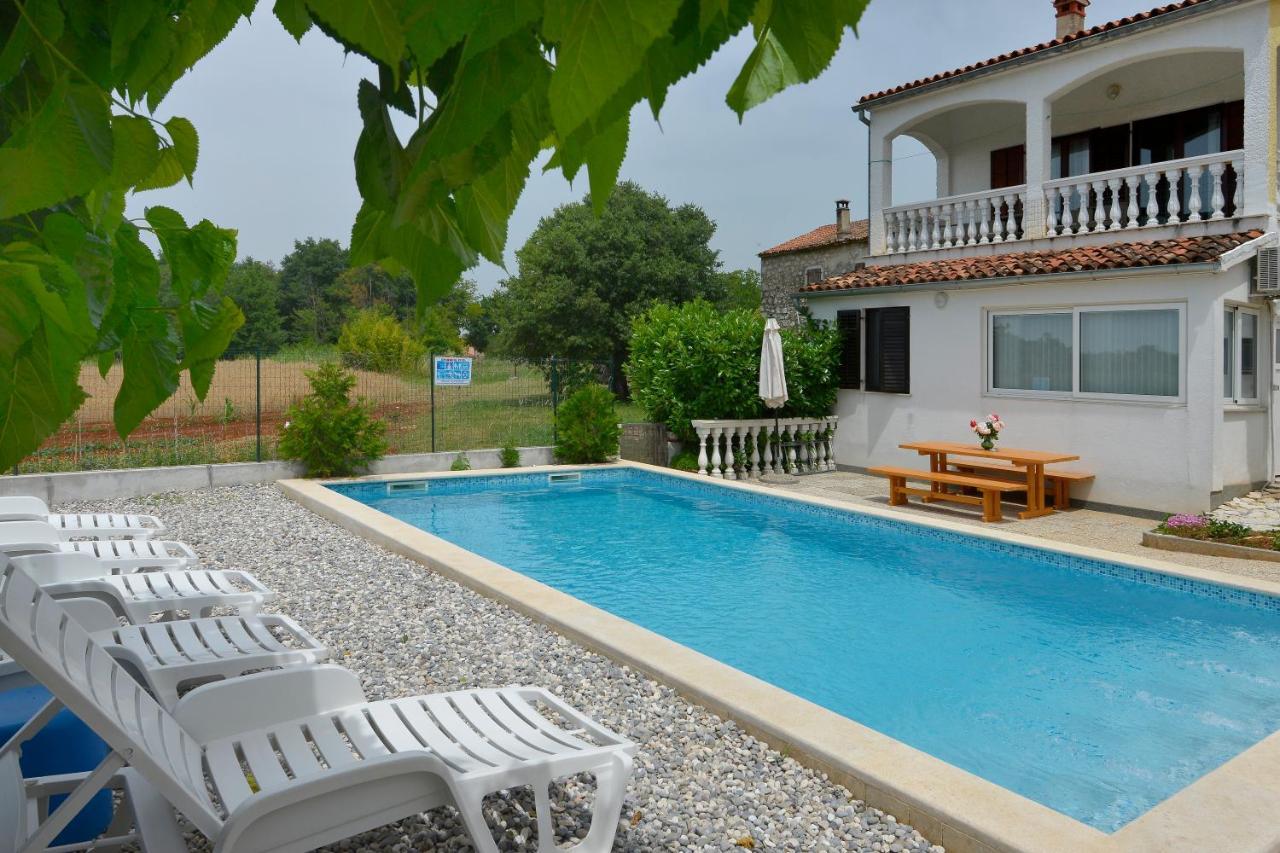 Apartments Ella Пореч Екстер'єр фото