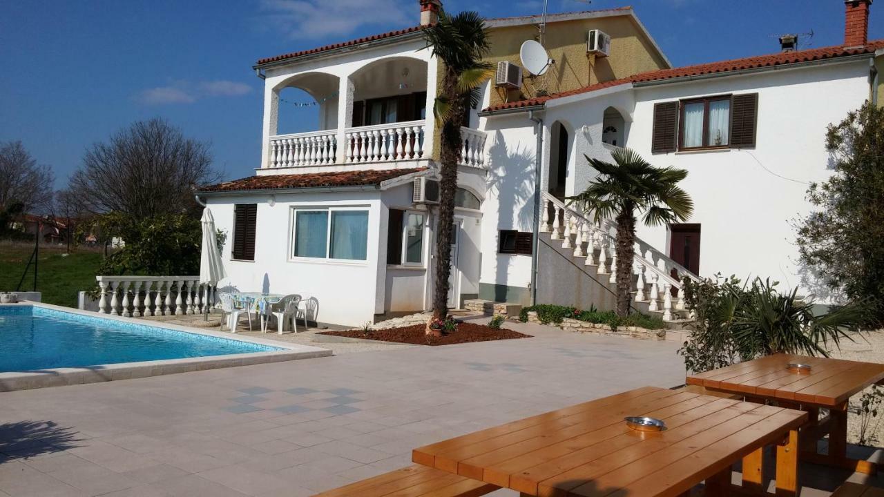 Apartments Ella Пореч Екстер'єр фото